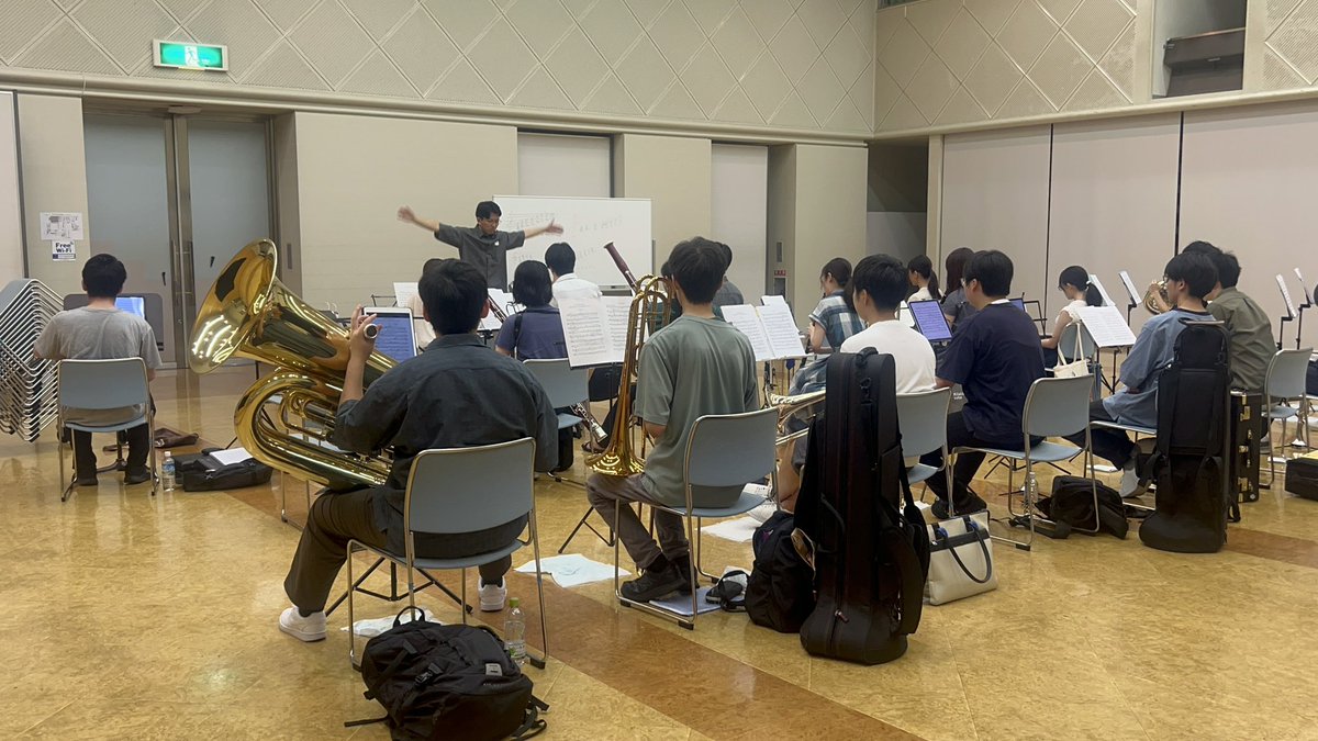 東京科学大学管弦楽団創立100周年記念演奏会 (@titechtokuen) on Twitter photo 今日はホルン奏者の溝根伸吾先生<a href="/mizone_s/">溝根伸吾@ホルン・指導</a> にラフ2の管分奏をご指導いただきました🎶
和音の重なりから生まれるラフマニノフ特有の響きや、多くのテヌートがもたらす効果、曲の流れについて学び、旋律や和声の表情をより明確にイメージできるようになりました✨
溝根先生、ありがとうございましたー! 今日はホルン奏者の溝根伸吾先生<a href="/mizone_s/">溝根伸吾@ホルン・指導</a> にラフ2の管分奏をご指導いただきました🎶
和音の重なりから生まれるラフマニノフ特有の響きや、多くのテヌートがもたらす効果、曲の流れについて学び、旋律や和声の表情をより明確にイメージできるようになりました✨
溝根先生、ありがとうございましたー!