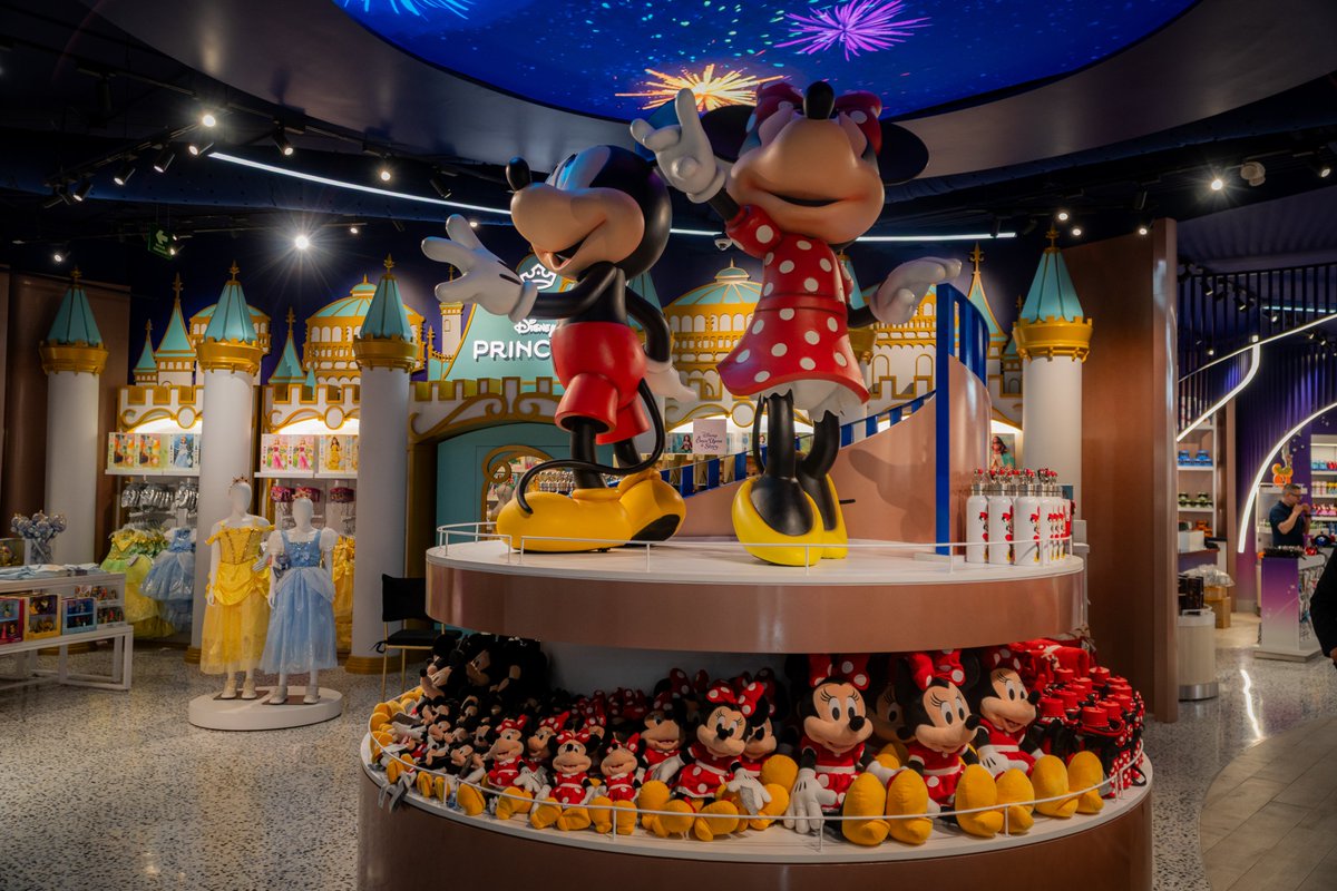 Enmarcada en un evento lleno de magia y sorpresas, hoy se llevó a cabo la apertura de la primera boutique Disney Store en América Latina. #DisneyStoreMéxico