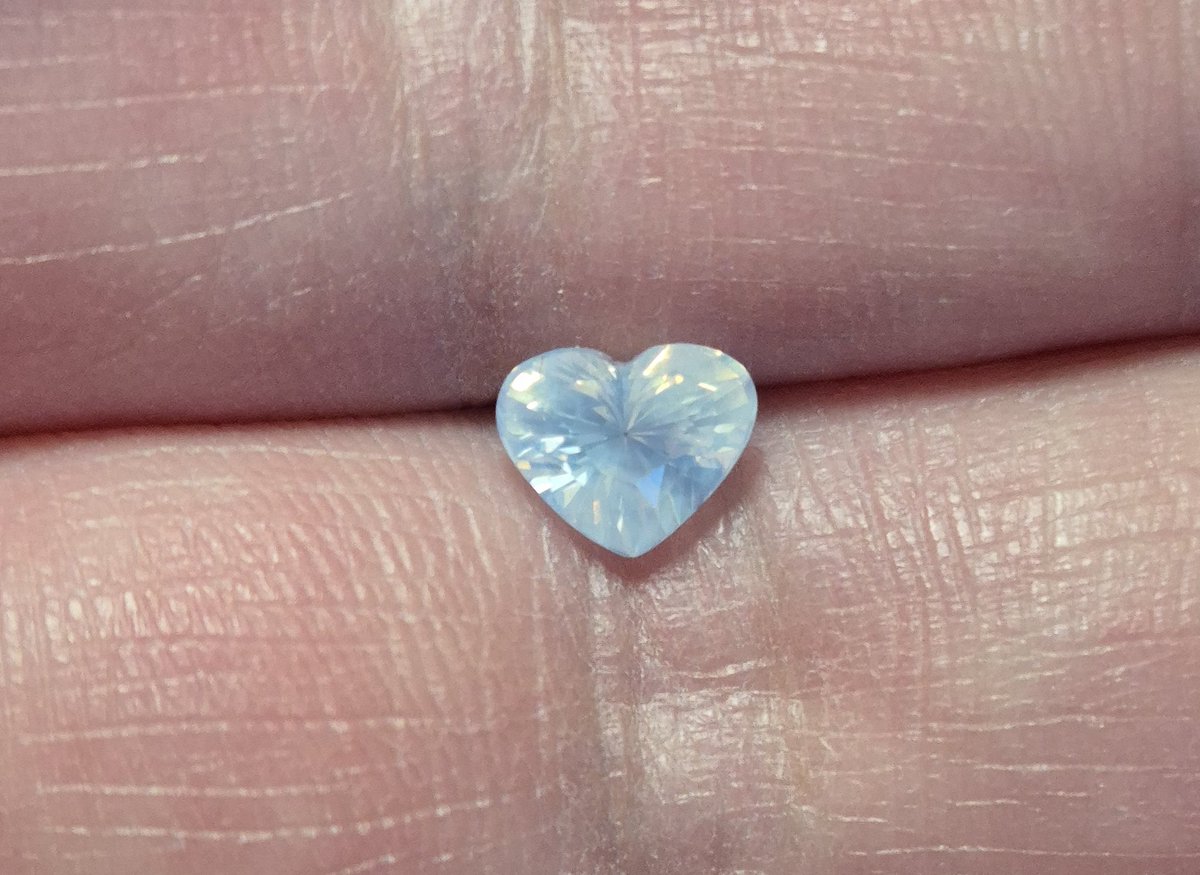 밀키하뚜 
노을은 황금색!
1ct넘어서 둔둔하고 예쁜 친구 🤭