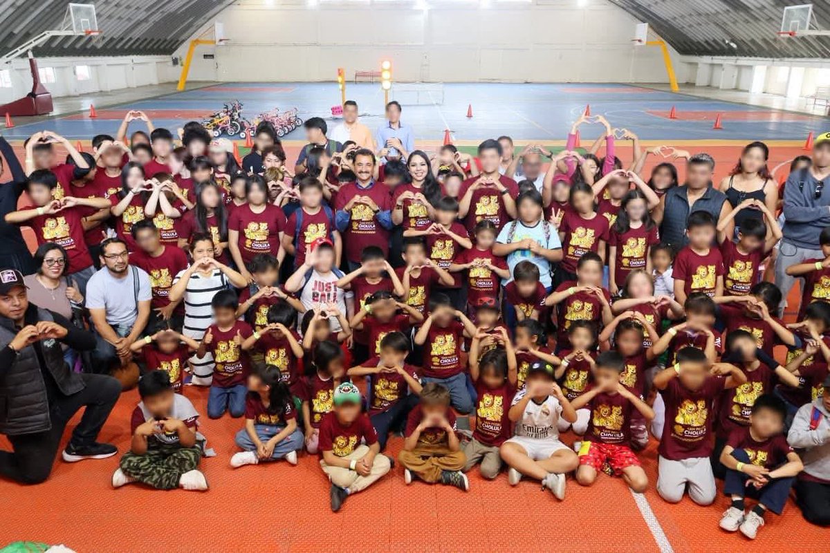 matarubio61's tweet photo. 🌟Hasta tarde acompañe a la presidenta municipal Tonantzin Fernández a la clausura del curso de verano realizado en el “Deportivo Tlachtli”.🌟

Con alegría las niñas, niños y jóvenes de San Pedro Cholula, disfrutaron de actividades físicas y recreativas.

#RegidorDeportesCholula https://t.co/qMYF0xjGPg