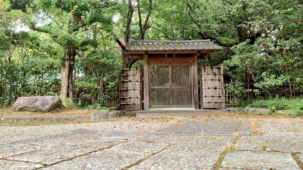 【 #とよこす　ロケ地紹介】

🏞豊橋公園 三の丸会館前🏞

10月4日(土)第2回とよこす！
tiget.net/events/422241

#ロケ
#コスプレ
#撮影
#豊橋  
#東海