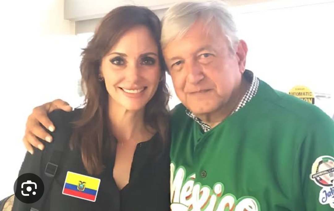 TereEV's tweet photo. @LillyTellez #YoConAmlo 💯❤️
Bueno si dice que #Amlo estaba coludido por saludar a la mamá del chapo y la TRAIDORA grita que son narcopoliticos, que podríamos sacar de esta foto 👇 https://t.co/lhPBeiEPkK