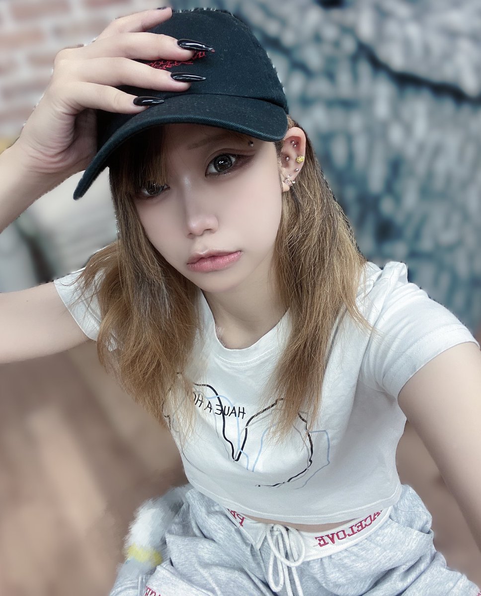 タレ目女から猫目女に成長しました。
＼NEW／響歌です✌️