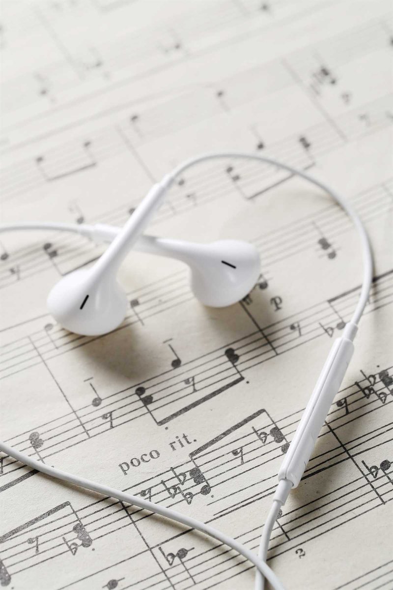 jimkaminsky's tweet image. 🎵 Let music take you on a journey—whether it’s a melody to calm your mind or a beat to get you moving! What’s your favorite genre today? 🎶 #MusicIsLife #SoundtrackOfTheDay #MoodMusic
adage.com/studio-30/aa-l…