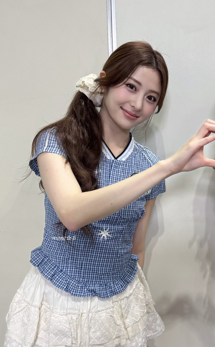 250823 DIFFERENT オフイベ 個別ツーショット 大阪

🤍🤍

#허윤진 #HUHYUNJIN #YUNJIN #윤진 #ユンジン #르세라핌 #LE_SSERAFIM