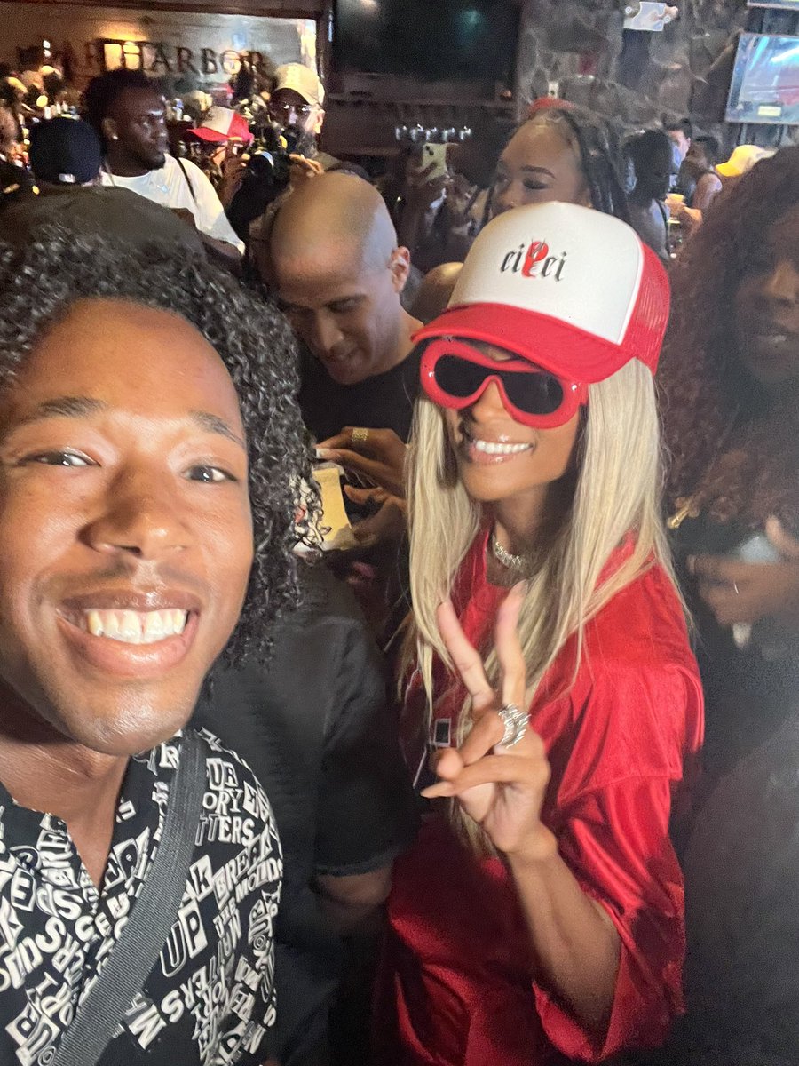 shawnredmusic's tweet image. I wanted to be cool but I couldn’t hide the joy in my face 😂 @ciara  I love you GURL 
#ciara #CSQUAD