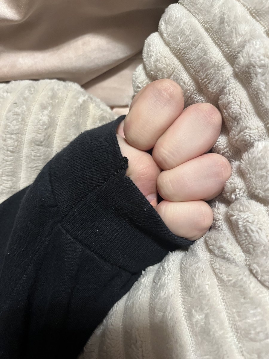 paws at you