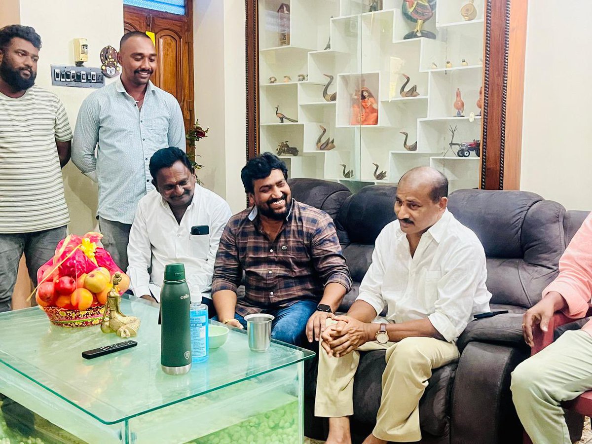 Sivadath27's tweet image. పాయకరావుపేట జనసేన పార్టీ ఇన్చార్జి శ్రీ గెడ్డం‌ బుజ్జి గారిని గుంటపల్లిలోని వారి నివాసంలో కలిసాను, ఆయన అనారోగ్యం నుంచి చాలా వరకు కోలుకున్నారు, కొంత విశ్రాంతి తీసుకోవాలని డాక్టర్లు సూచించారు. #sivadath @GeddamBujjijsp @PawanKalyan @mnadendla @NagaBabuOffl @JanaSenaParty