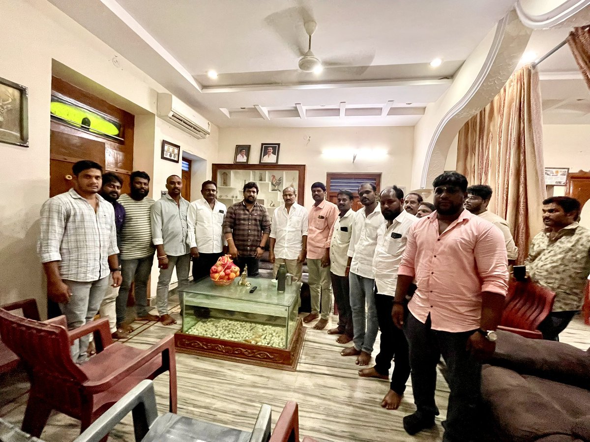 Sivadath27's tweet image. పాయకరావుపేట జనసేన పార్టీ ఇన్చార్జి శ్రీ గెడ్డం‌ బుజ్జి గారిని గుంటపల్లిలోని వారి నివాసంలో కలిసాను, ఆయన అనారోగ్యం నుంచి చాలా వరకు కోలుకున్నారు, కొంత విశ్రాంతి తీసుకోవాలని డాక్టర్లు సూచించారు. #sivadath @GeddamBujjijsp @PawanKalyan @mnadendla @NagaBabuOffl @JanaSenaParty