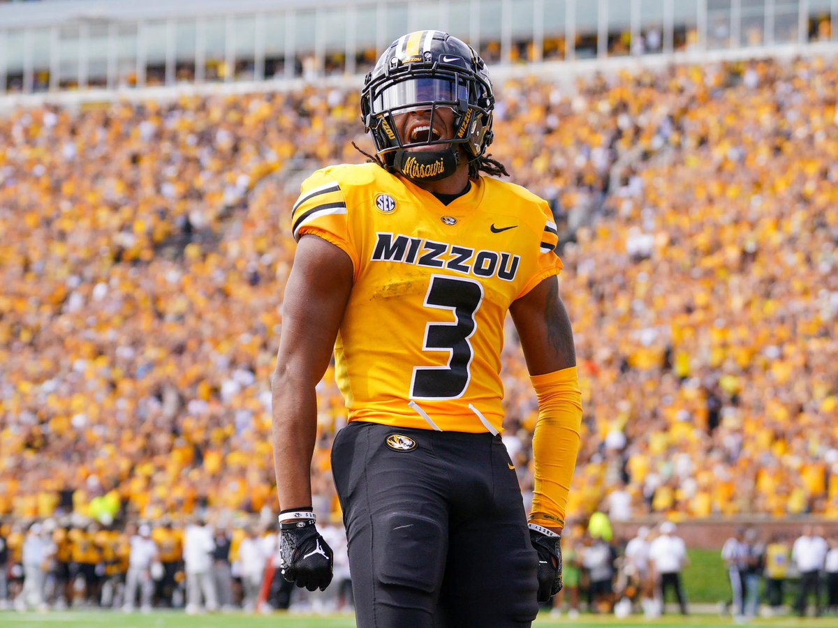 X’Zavier Corbin (@xcorbin02) on Twitter photo Blessed to receive an offer from the University of Missouri 🐯 #MIZZOU
<a href="/EauGallieHC/">Coach Sands</a> <a href="/QNHall_Uno_JTG/">Coach Hall</a> <a href="/247Sports/">247Sports</a>
<a href="/ChadSimmons_/">ChadSimmons</a> <a href="/JonSantucci/">Jon Santucci</a> <a href="/adamgorney/">Adam Gorney</a> <a href="/CoachYounger14/">Wayne Younger</a> <a href="/CoachYoro/">Jacob Yoro</a> Blessed to receive an offer from the University of Missouri 🐯 #MIZZOU
<a href="/EauGallieHC/">Coach Sands</a> <a href="/QNHall_Uno_JTG/">Coach Hall</a> <a href="/247Sports/">247Sports</a>
<a href="/ChadSimmons_/">ChadSimmons</a> <a href="/JonSantucci/">Jon Santucci</a> <a href="/adamgorney/">Adam Gorney</a> <a href="/CoachYounger14/">Wayne Younger</a> <a href="/CoachYoro/">Jacob Yoro</a>