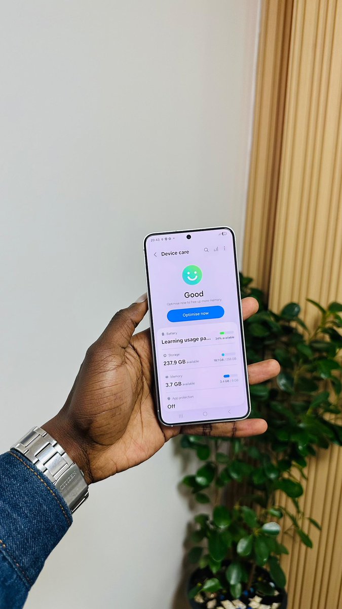 Weekend Deal🔔
The Neatest Unit Yet🫨
Samsung Galaxy S24 5G
🪄Color code; Marble Gray☑️
Condition;Mint Immaculate Neat💧
8GB Ram|256GB Storage 
⚙️Snapdragon 8 Gen 3
📺Dynamic LTPO AMOLED 2X
📸50 Megapixels
📑6 Months Warranty
📶Dual Sim😤 (+E-sim)
🔋4000mAh
🏷️Free 25 watts Super