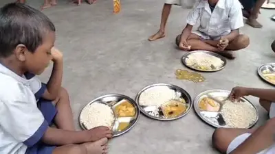 ArgusNews_in's tweet photo. #୫୬_ସ୍କୁଲକୁ_କାରଣ_ଦର୍ଶାଅ_ନୋଟିସ୍‌
କଣ୍ଟାମାଳ: ସ୍ଵାଧୀନତା ଦିବସରେ ମଧ୍ୟାହ୍ନ ଭୋଜନ ନ ଦେବା ପଡ଼ିଲା ମହଙ୍ଗା
ଜିଲ୍ଲାର ୩ ବ୍ଲକ୍‌ ଶିକ୍ଷାଅଧିକାରୀଙ୍କୁ ମଧ୍ୟ ନୋଟିସ ଜାରି କଲେ ଜିଲ୍ଲା ଶିକ୍ଷାଅଧିକାରୀ 
#Kantamal #Mid_Day_Meal #ArgusNews https://t.co/2lIsOIR1aM