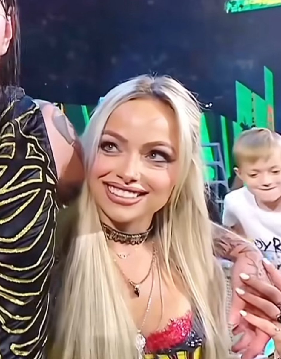 its_elenaw's tweet image. The way she looks at him ❤️‍🔥