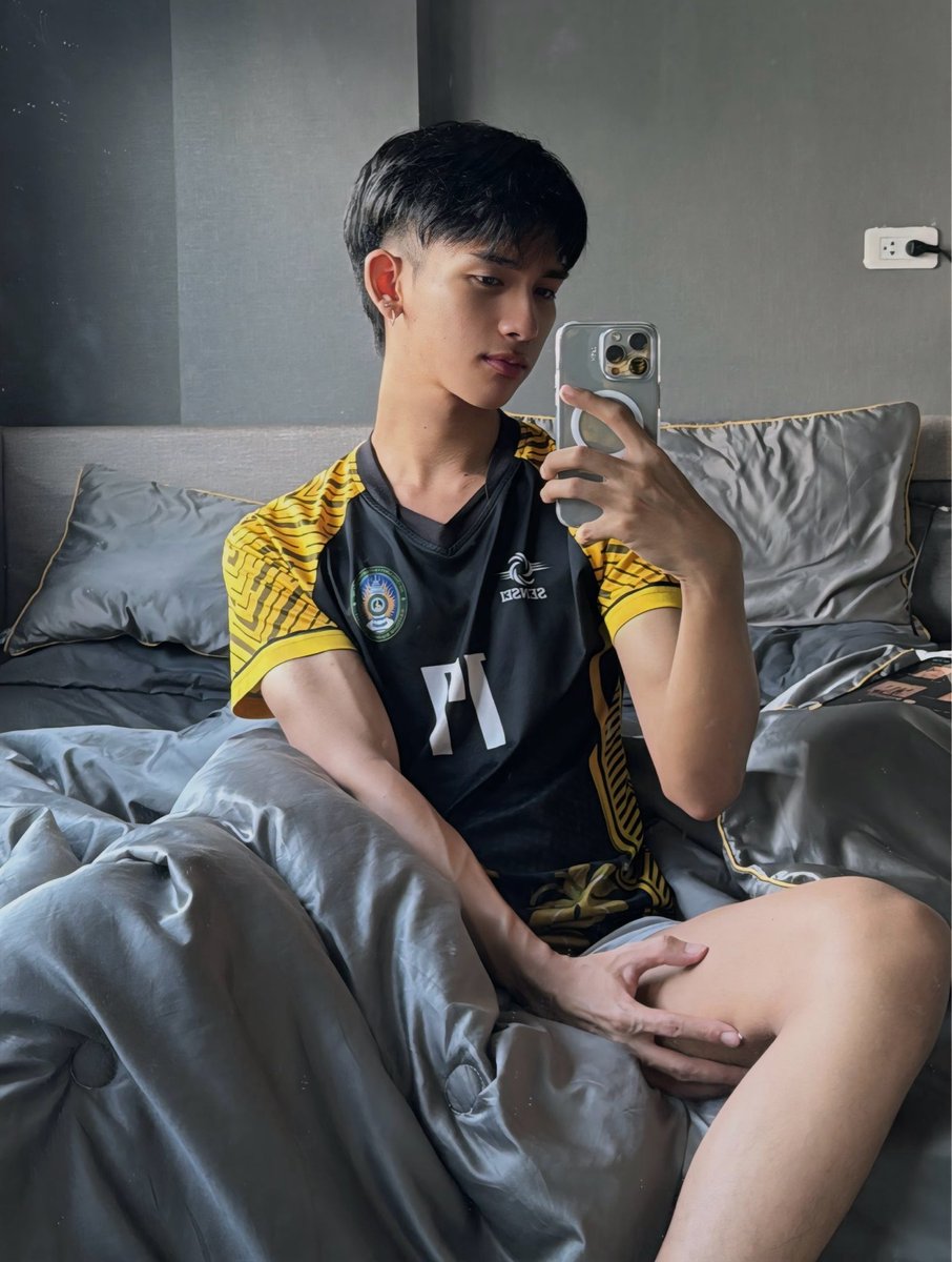 วันเสาร์สีเหลืองงง💛