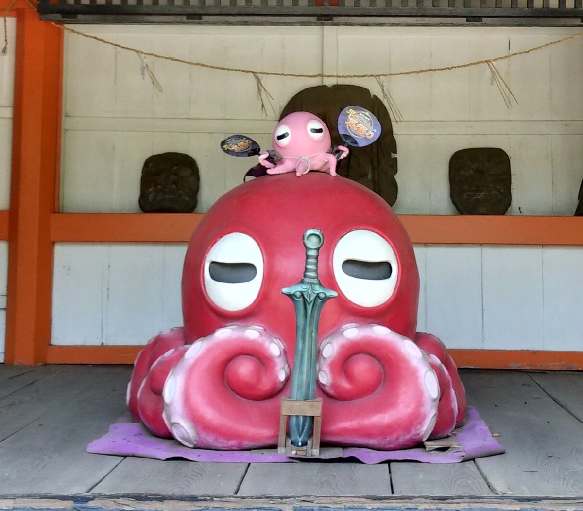 あたこは様 前にバズってた早吸日女神社行ってきましたー♪ 所々にいるタコが大変