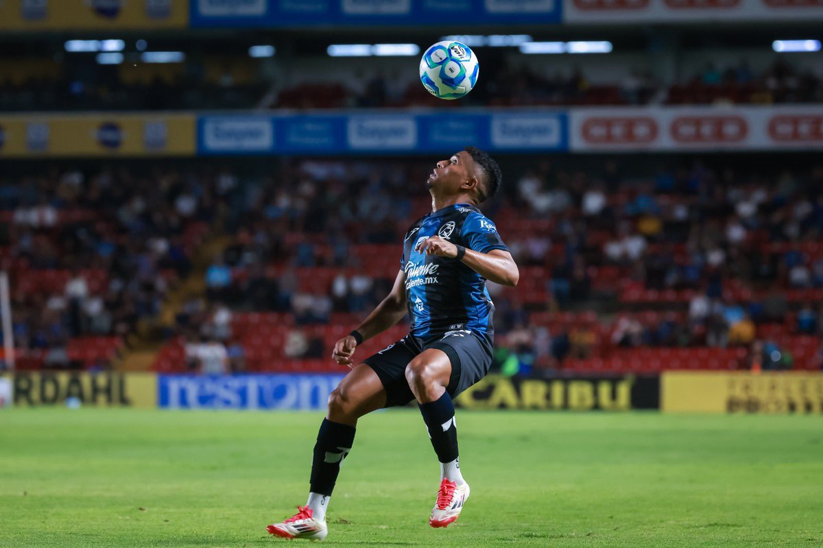 jonaperlaza97's tweet photo. Dios es bueno en todo el tiempo , todo el tiempo Dios es bueno ❤️
+3 el clásico se queda en casa , vamos  los #gallosblanco 💙🖤🐔
Gloria y honra para ti mi Dios 🙌🏾❤️‍🩹 https://t.co/avIlED1BXe