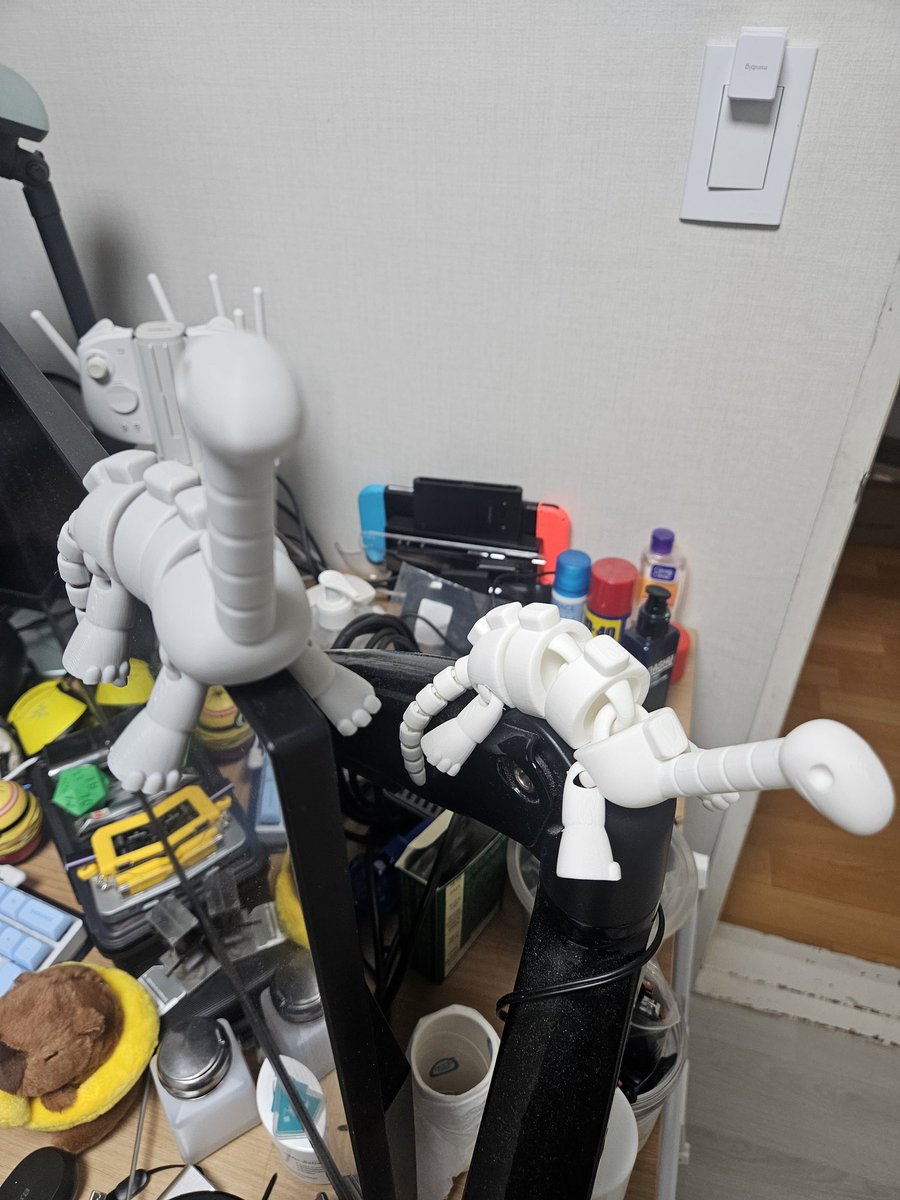 이제 실용적인거 대신에 좀 쓸모없는것만 뽑아보는중