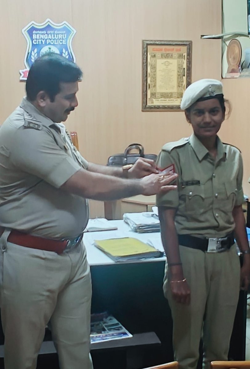 MADIVALA PS, ಮಡಿವಾಳ ಪೊಲೀಸ್ ಠಾಣೆ (@madivalaps) on Twitter photo <a href="/DCPSEBCP/">DCP SouthEast BCP</a> <a href="/BlrCityPolice/">ಬೆಂಗಳೂರು ನಗರ ಪೊಲೀಸ್ BengaluruCityPolice</a> <a href="/CPBlr/">CP Bengaluru ಪೊಲೀಸ್ ಆಯುಕ್ತ ಬೆಂಗಳೂರು</a> ನಮ್ಮ ಠಾಣೆಯಿಂದ wpcಯಿಂದ WHC ಆಗಿ ಪದೋನ್ನತಿ ಪಡೆದ ಶ್ರೀಮತಿ ರೇಖಾ ನ್ಯಾಮತಿ ರವರಿಗೆ ಮಡಿವಾಳ ಪೊಲೀಸ್ ಠಾಣಾಧಿಕಾರಿಯವರು ಶುಭಕೋರಿದ ಸಂದರ್ಭ. <a href="/DCPSEBCP/">DCP SouthEast BCP</a> <a href="/BlrCityPolice/">ಬೆಂಗಳೂರು ನಗರ ಪೊಲೀಸ್ BengaluruCityPolice</a> <a href="/CPBlr/">CP Bengaluru ಪೊಲೀಸ್ ಆಯುಕ್ತ ಬೆಂಗಳೂರು</a> ನಮ್ಮ ಠಾಣೆಯಿಂದ wpcಯಿಂದ WHC ಆಗಿ ಪದೋನ್ನತಿ ಪಡೆದ ಶ್ರೀಮತಿ ರೇಖಾ ನ್ಯಾಮತಿ ರವರಿಗೆ ಮಡಿವಾಳ ಪೊಲೀಸ್ ಠಾಣಾಧಿಕಾರಿಯವರು ಶುಭಕೋರಿದ ಸಂದರ್ಭ.