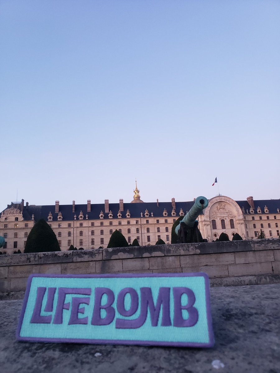 <a href="/The_Life_Bomb/">🐝 THE LIFE BOMB 🇫🇷</a>