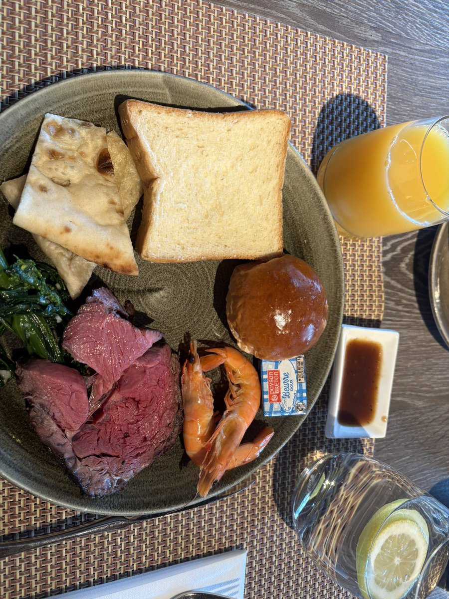 一抹微笑. tweet media