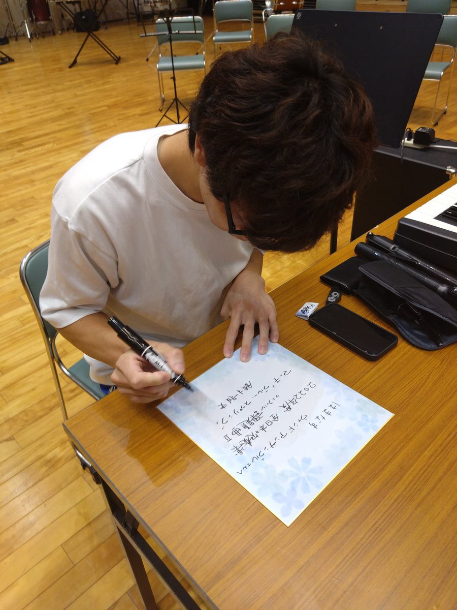 tuba994hayakawa's tweet photo. 会場到着‼️早速サインを書いて戴きました。ありがとうございます✨😁✨

#鈴木雅史
#はまなすウインドアンサンブル
#吹奏楽
#マーチ・ブルー・スプリング
#みんなでブルー・スプリング
#長岡市寺泊文化センターはまなす https://t.co/WdY5Zw7LUC