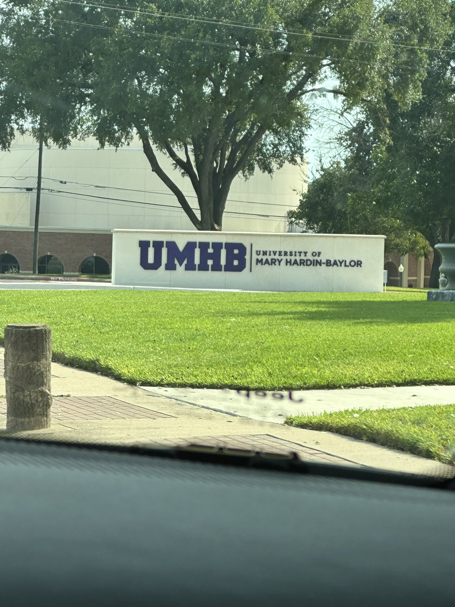 DrewHumphreyCRU's tweet photo. #CRUNATION💜💛 https://t.co/rrCIwpbTCr
