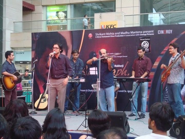15 years ago, Amake Amar Moto Thakte Dao redefined modern Bengali music. 🎶
it became the anthem of individuality, self-expression &amp; rebellion for an entire generation.

Here’s to Anupam Roy’s genius, Srijit’s vision &amp; Bumbada’s 
timeless aura. 🥂

❤️ এখনও কি প্লেলিস্টে বাজে এই