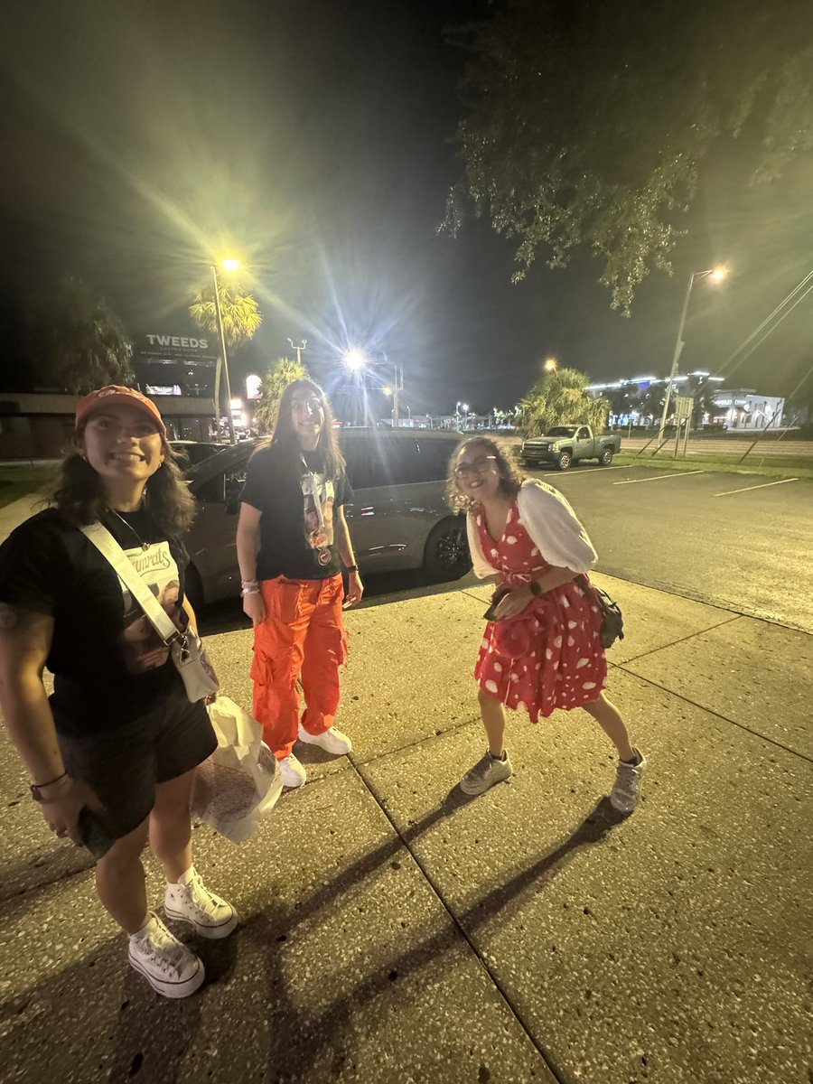 we leave for the airport in 3 hours 😊😊😊😊