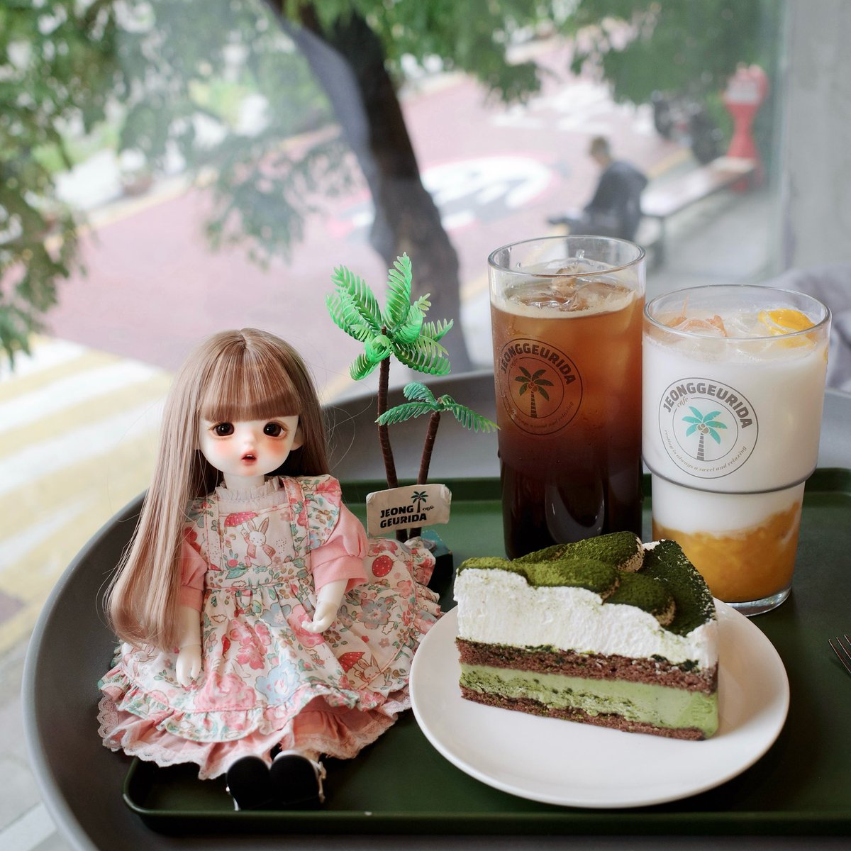 하 서프젝 넘모 많아🥹
한바퀴 돌고 카페 튀튀..