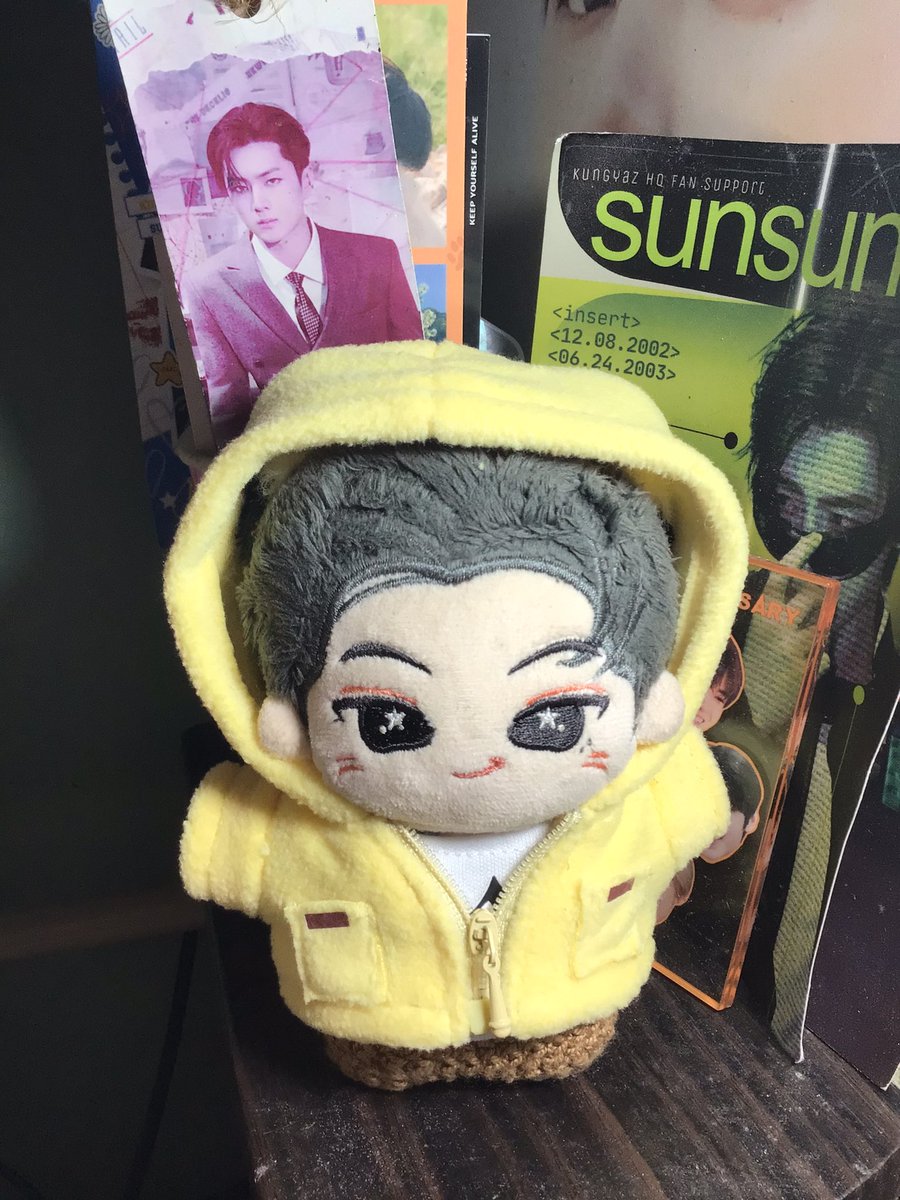 kiebeankush's tweet photo. saan ako mas pogi!?!? yellow or pink 🥹🥹 https://t.co/V0Fef06vGM