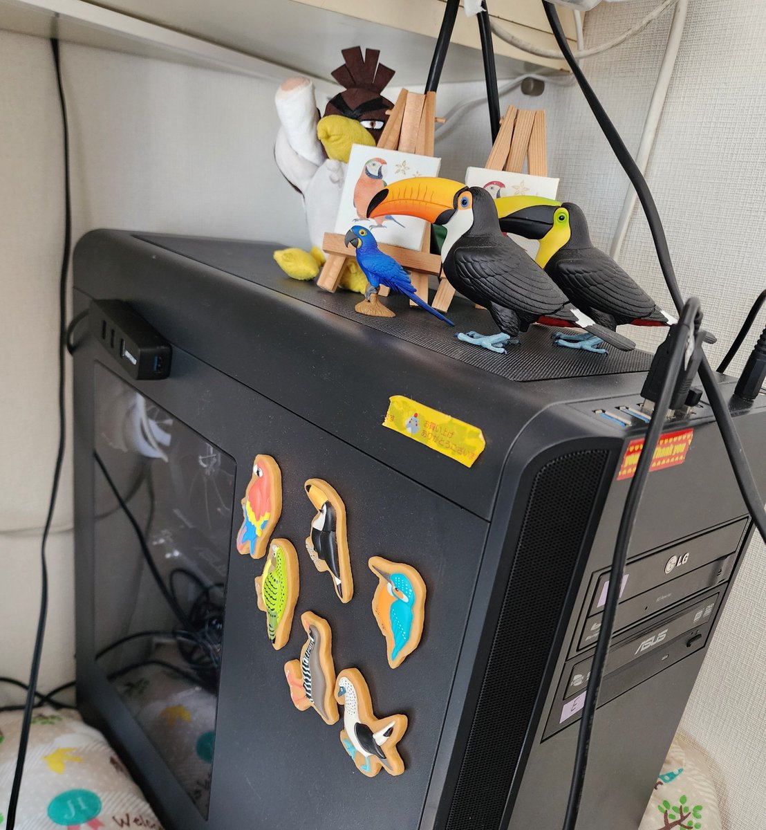 PARROT221985's tweet image. なんとかやる気を振り絞ってケースファン交換しました。
超簡単なんですけどホントになんのやる気もしなくてかなり後回しにししてました。ようやく出来たので満足です。
透明の冷却ファンが元々ついてたやつです。
#PC #Computer #自作パソコン #自作PC