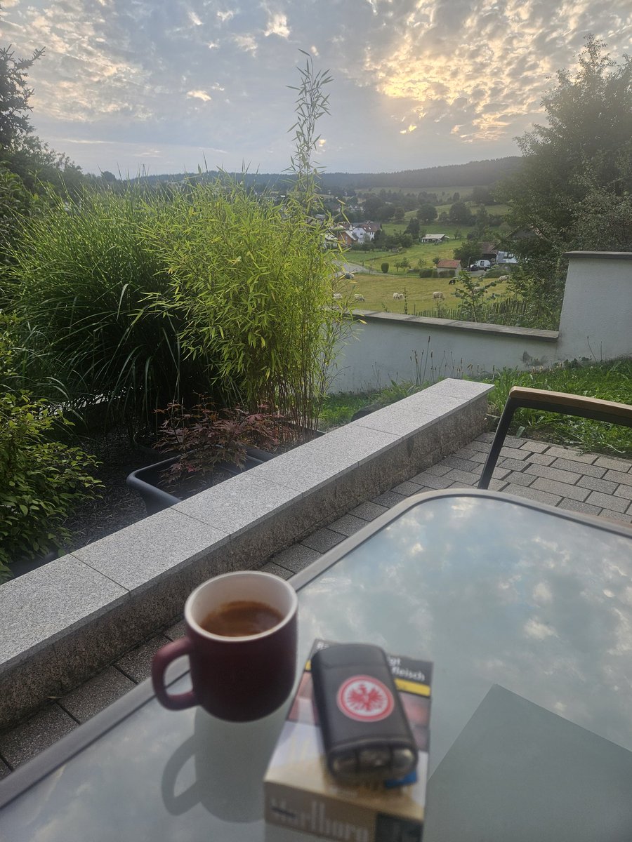Guten Morgen ☕️ ⛅️
Es geht wieder los. 
Kommt gut durchs Wochenende!