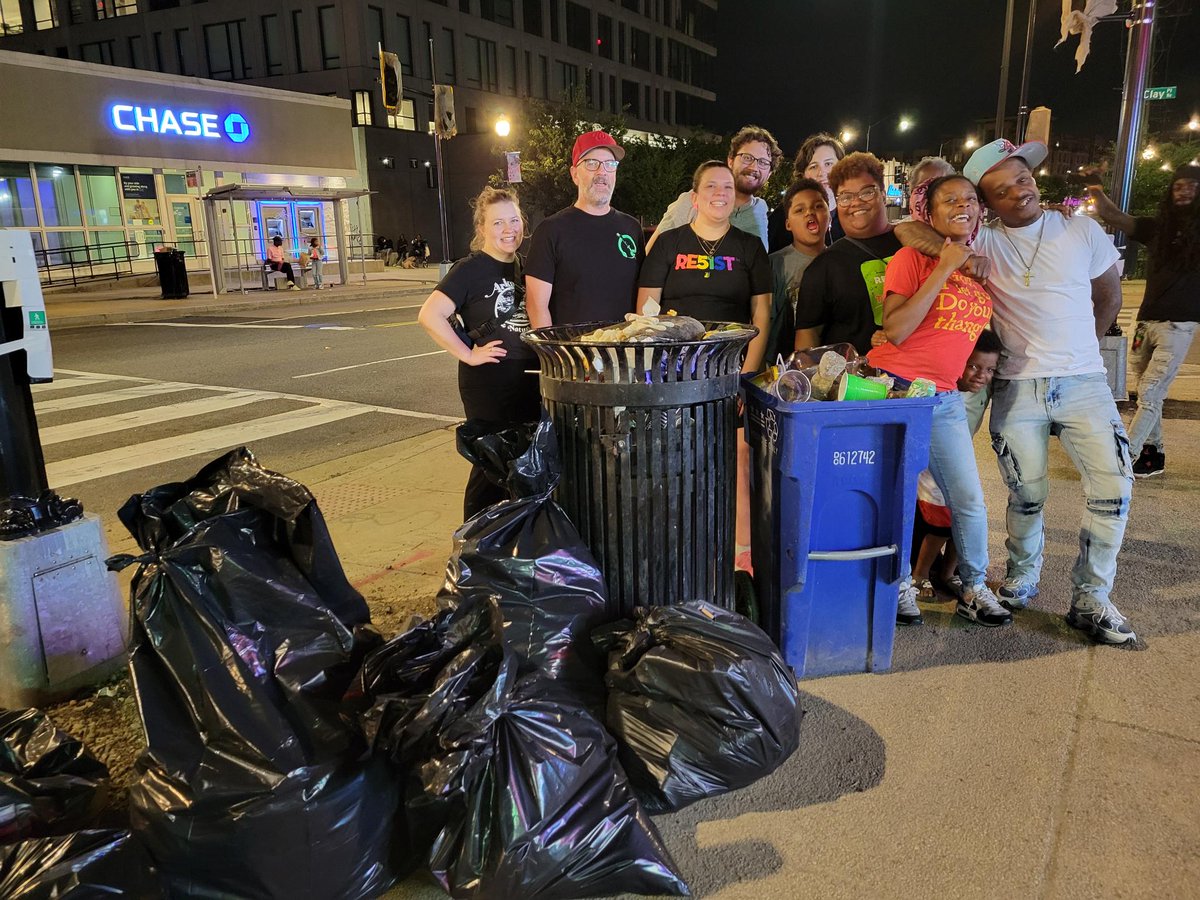 Simply_Stamper's tweet photo. Joined Commissioner Ruff #ANC7F02 & #FreeDC on Minnesota Ave NE in #Ward7. 💛
We embraced joy, honored #Malik 🕊️, cleaned up our block, and reminded everyone: we keep us safe. ✊🏾
#ANCF #Ward7Strong #FreeDC https://t.co/5NLBtca29Q