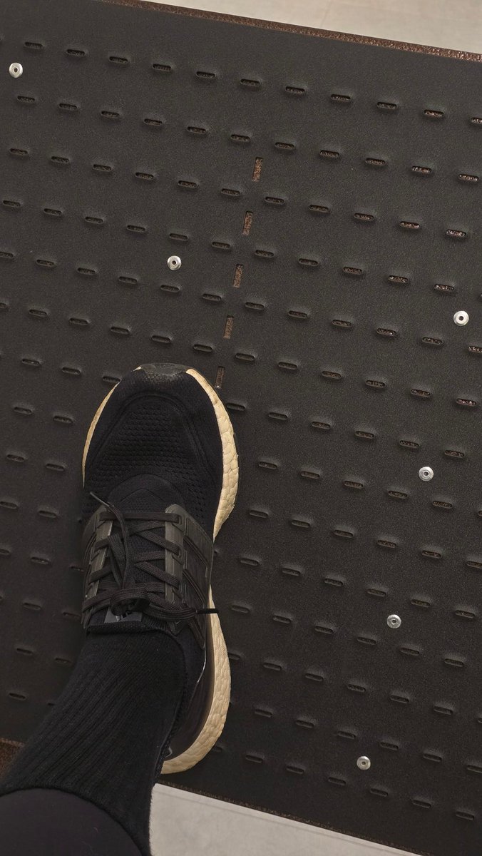 이러나저러나 오늘도 운동 왔지 머.. 긔찮았지만 옆사람 PT라서 간신히 따라나왔다 .. 😹 하체 웨이트 좀 하구 러닝머신 쫌 해야지.. 

.