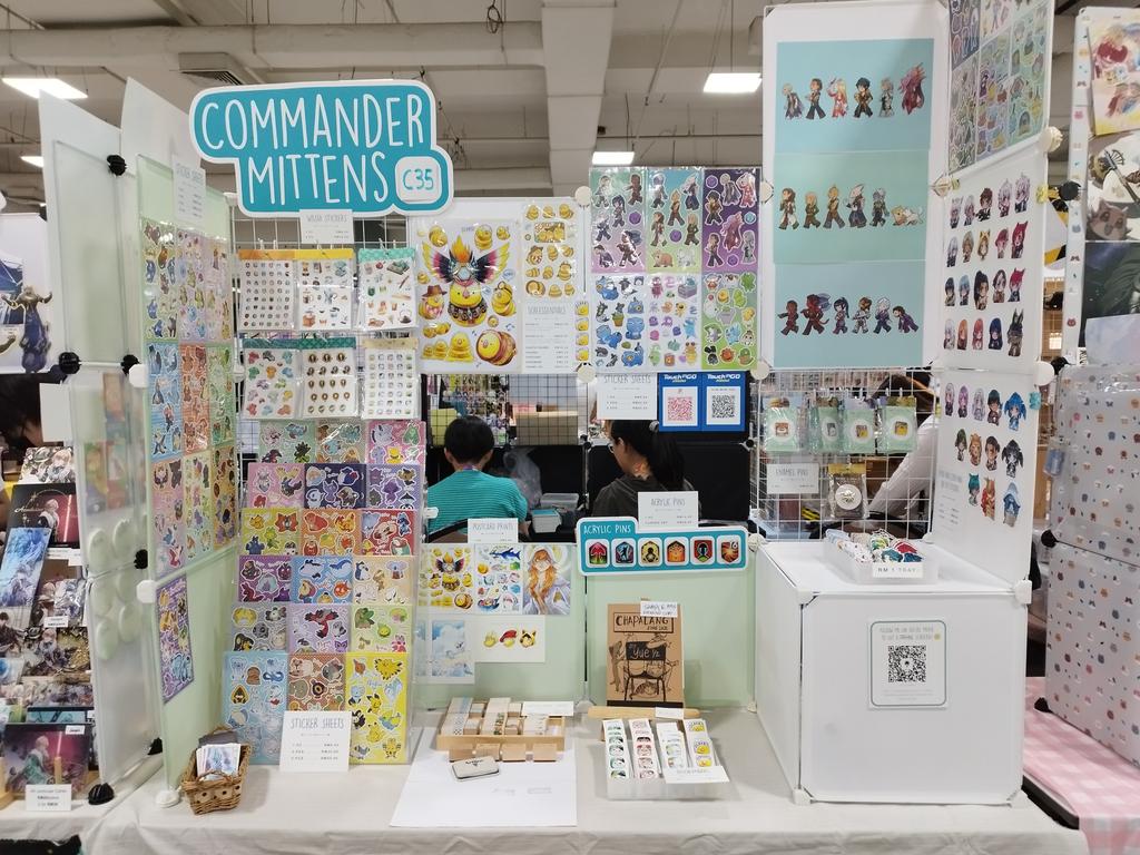 It is day 2 of #animangaki2025 and we're all setup and ready to go! I'm mostly alone at my booth today so come say hellooo! 

I need to be better at updating my social media lol