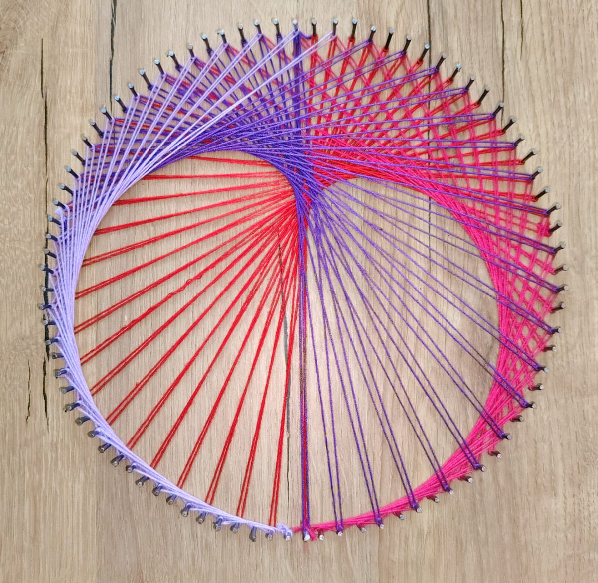 adnanesnoussi's tweet image. ❤️ La cardioïde : une courbe en forme de cœur née des mathématiques.
Je l’ai réalisée en art string : quand de simples fils révèlent l’élégance cachée des équations. ✨📐

#Maths #ArtString #Cardioïde