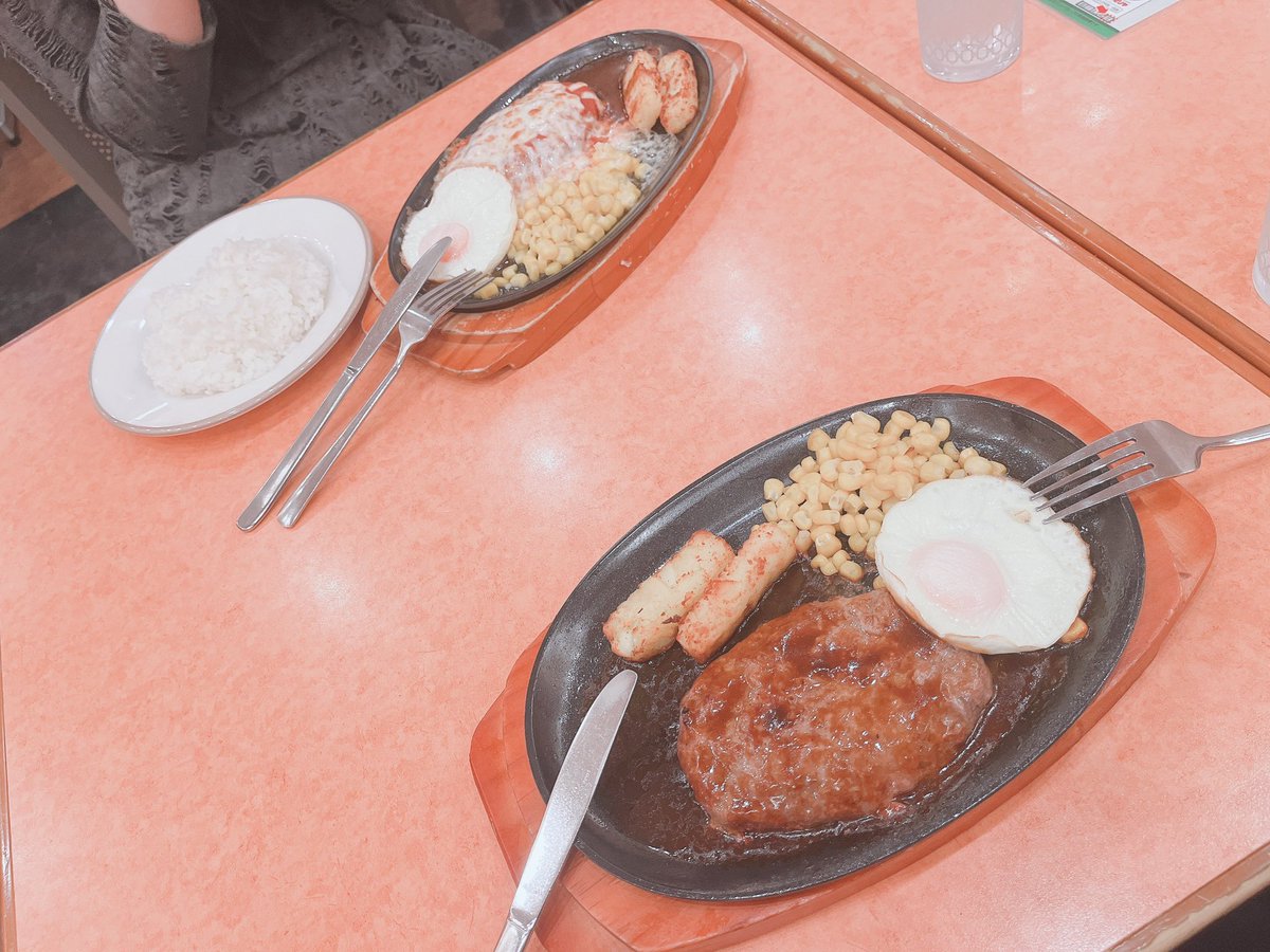離脱！！  アフター🍽️

ザキ(初出し)と凛月でした！
ありがとうございました！
可可茶もありがとう‼️ 楽しかった‼️

 #あるコス
