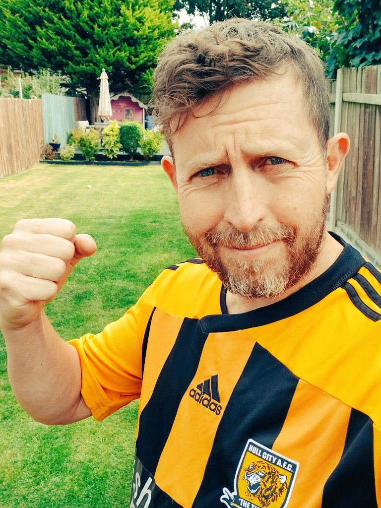 Underrated #shirtchoice today for #hcafc Big 3 points please boys #UTT 🐯