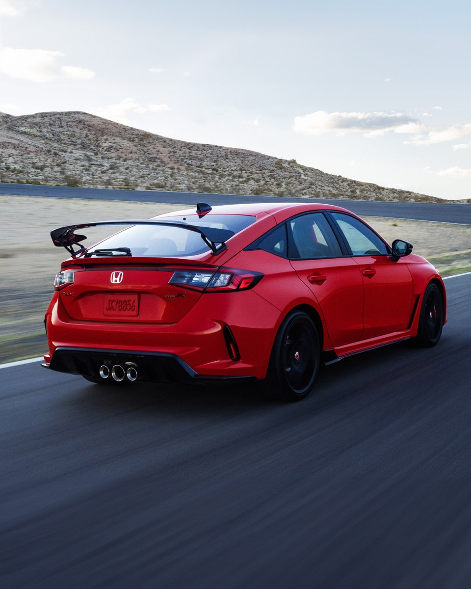 Kırmızı hatlar, sportif çizgiler ve saf performans. ⚡️

#Honda #CivicTypeR