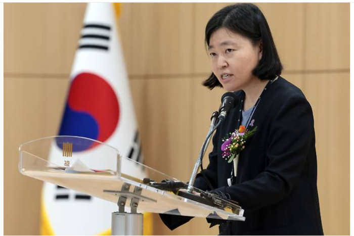 세관 마약수사 '尹대통령실 외압설' 지휘 맡은 임은정 "독배든, 성배든 잘 감당" amn.kr/54719
대검서 동부지검으로 이관.."기대는 기대대로 감사하게 받고 우려는 우려대로 무겁게 받겠다"
