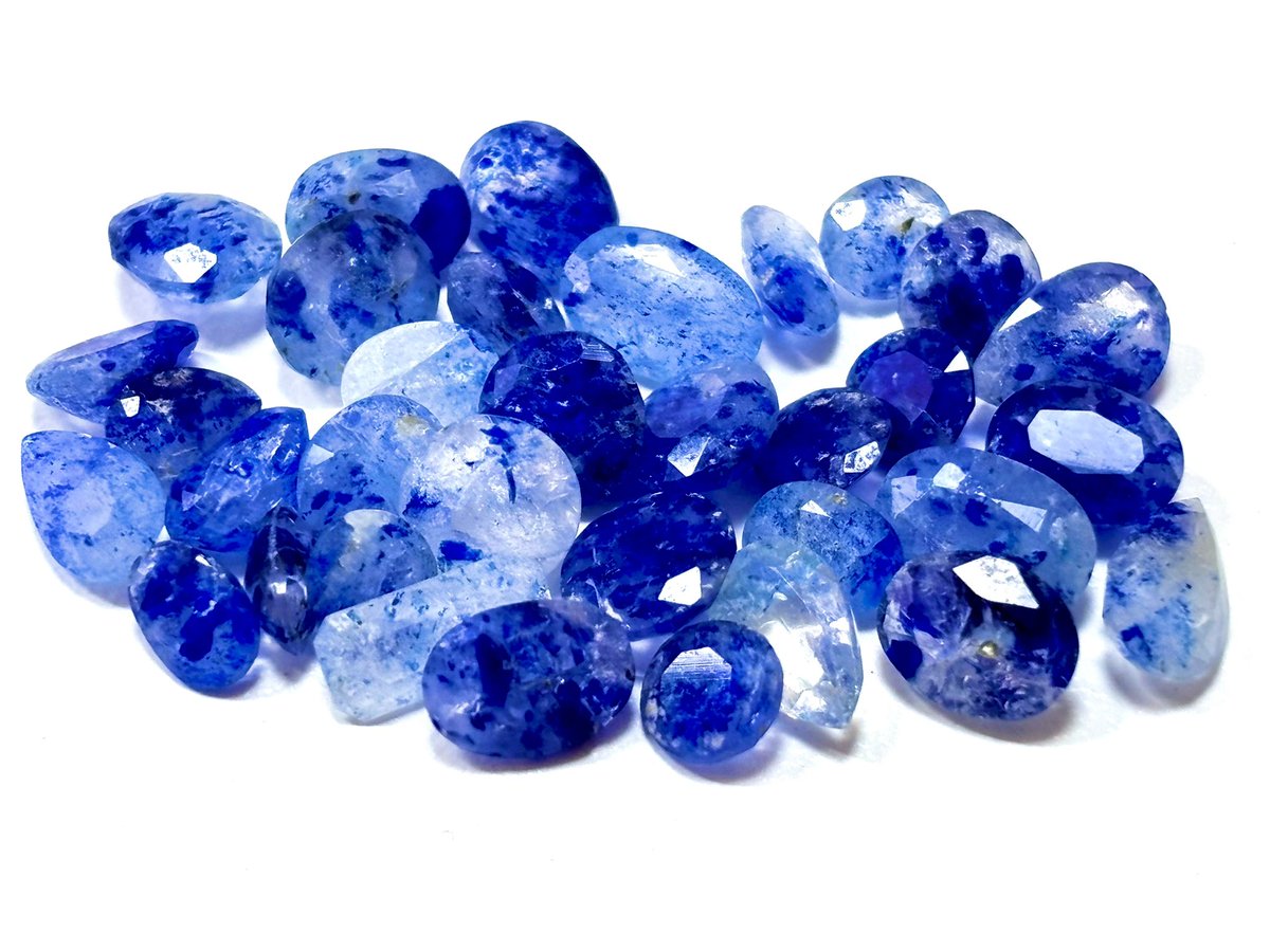 【出展告知拡散プレゼント🎁】

京都ミネラルマルシェ
8月29日（金）〜31日（日）
京都産業会館ホール

出展を記念して「ラズライトインソーダライト」を2名様にプレゼント！

【応募方法】
①フォロワーになる
②このポストをリポスト&amp;いいね

31日締切。
当選者へ翌日DMします！