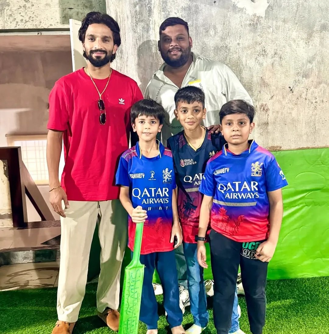 Rajat Patidar yesterday met Little RCB fans 🥹❤️.