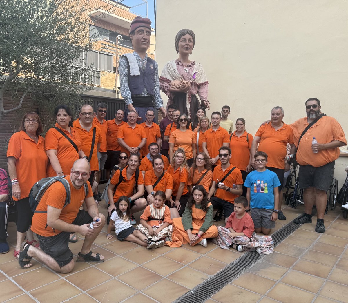 La visita a la gent gran és una de les activitats que la Colla del ⁦<a href="/Bisbalet/">Bisbalet d'Igualada</a>⁩ no es perd a cap Festa Major