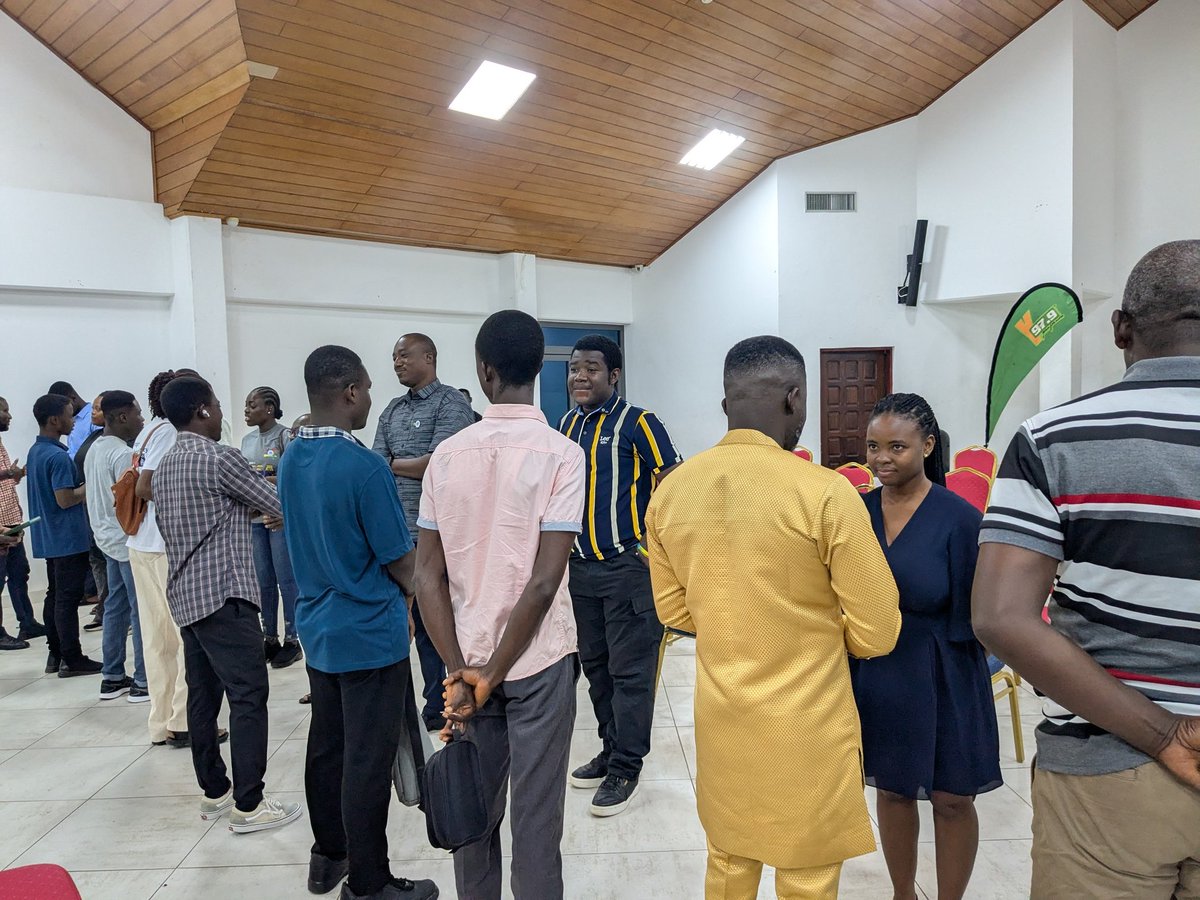 What are the most important things to tell someone you meet while #networking?
“Your network is your net worth.”
#Speednetworking sessions @ #Barcamp in #Ghana.
Name, location, occupation, #?
@BarcampTakoradi 2025 @ the Shippers Council Conference Hall, #Takoradi.  

#bctdi