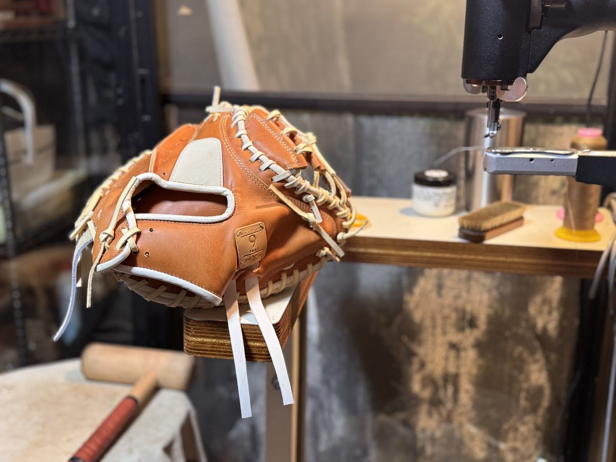 自分の作ったこのキャッチャーミット。
仕上がりに満足がいきませんでした💦
そのため湯もみ加工を施し使えるギアに仕上げていきます‼️
その一部始終をご紹介しています‼️

自分で作ったキャッチャーミットに湯もみ加工を施す　仕上がりが悪かったから自分で手を加える
youtu.be/hEXgSQLs4NE