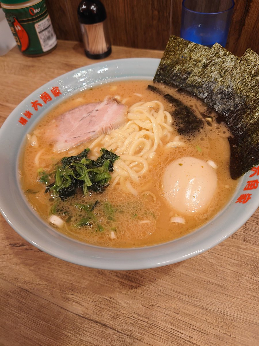 初めての六角家の感想
味薄め
チャーシューうまい

癖の少ない家系ラーメンを好む人は好きな感じなのかもしれん
頂点は寿々木家で変更無し