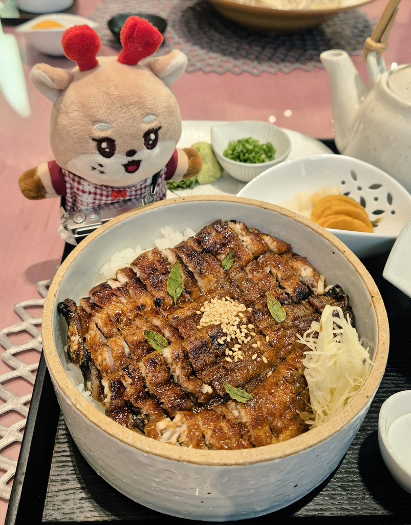 HJHJKawaii's tweet image. #김효진짜맛있다 보양식편 보고 파라다이스시티 #RAKU 런치 SUMMER CHEF&apos;S SPECIAL 장어덮밥코스 먹고 왔어요! 효진이 말대로 문어튀김 진짜 맛있었어요👍🏻 히츠마부시는 일본에서 몇번 먹었던 것 보단 덜 부드럽고 쫄깃함이 좀 살아있어서 한국인 입맛엔 오히려 더 잘 맞을 듯! 두유푸딩에서는…