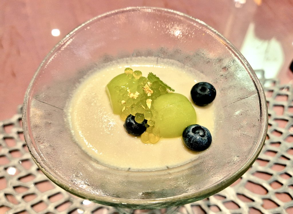 HJHJKawaii's tweet image. #김효진짜맛있다 보양식편 보고 파라다이스시티 #RAKU 런치 SUMMER CHEF&apos;S SPECIAL 장어덮밥코스 먹고 왔어요! 효진이 말대로 문어튀김 진짜 맛있었어요👍🏻 히츠마부시는 일본에서 몇번 먹었던 것 보단 덜 부드럽고 쫄깃함이 좀 살아있어서 한국인 입맛엔 오히려 더 잘 맞을 듯! 두유푸딩에서는…