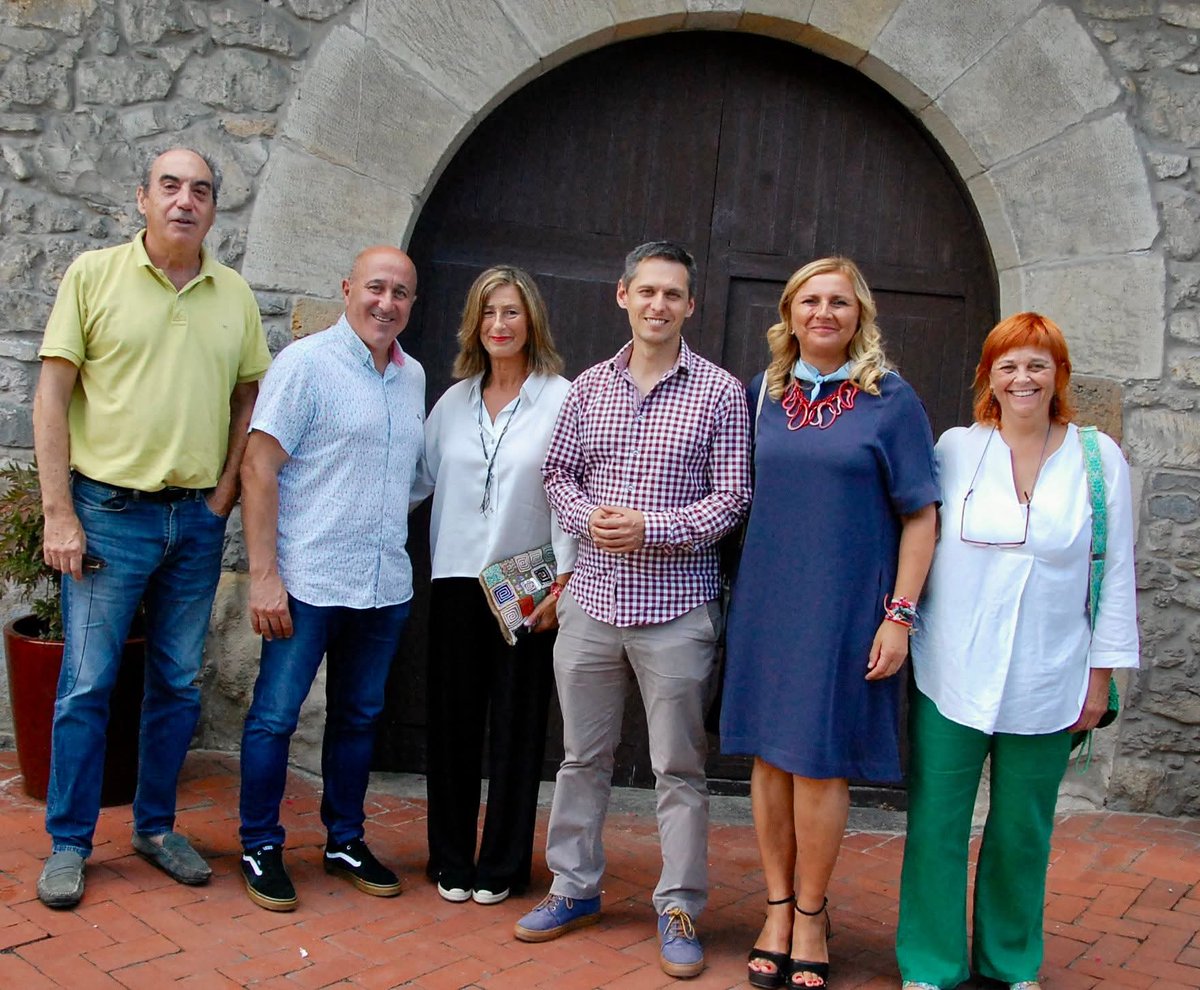 NoeliaCoboP's tweet photo. 💢Las tradiciones del #Trasmiera como realmente se viven es en nuestros pueblos👉La villa noble de #Escalante mantiene y ensalza las costumbres de #Cantabria🇵🇱 cuando la #VirgendelaCama siempre nos regala momentos para el recuerdo: tradiciones, folclore y mucho color y alegria♥️ https://t.co/VlZmET4Cd2