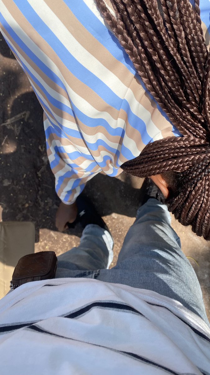 250_chacha's tweet image. She wipes dust on my AF1 ❤️